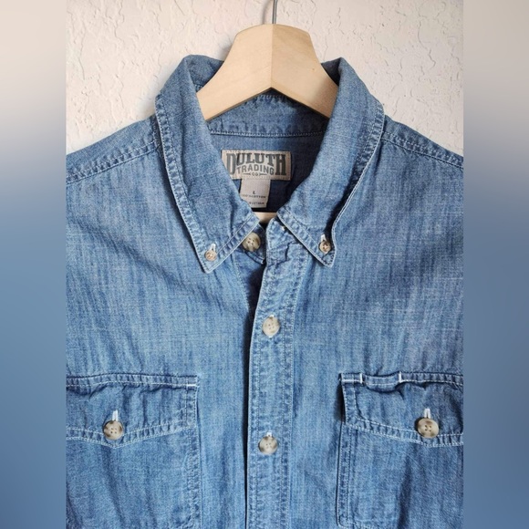 Duluth Trading Chambray Denim Men’s Short Sleeve Button Down Size Large - Picture 3 of 7
